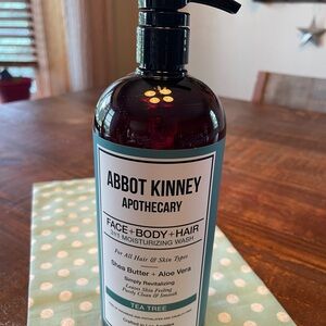 Face + Body + Hair Moisturizing Tea Tree Wash